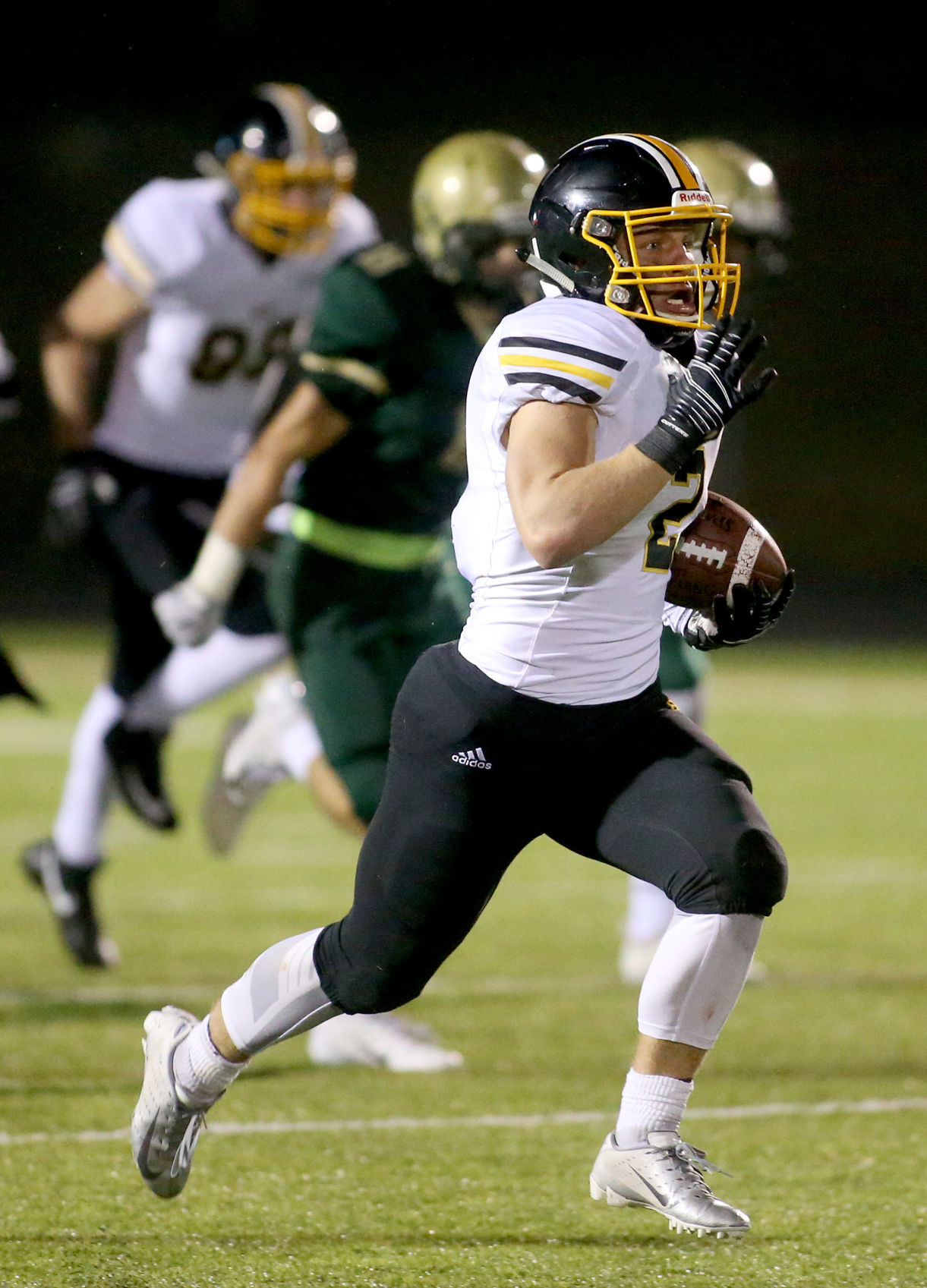 110218-Bett-ICWest-Playoffs-020